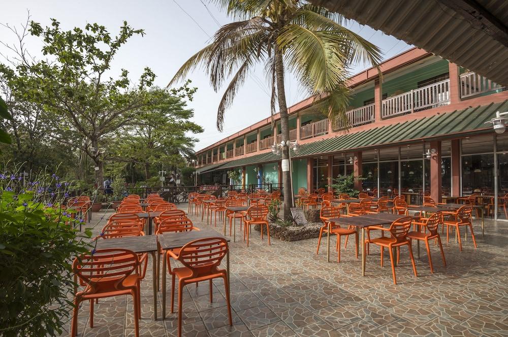 Senegambia Beach Hotel Кололи Экстерьер фото