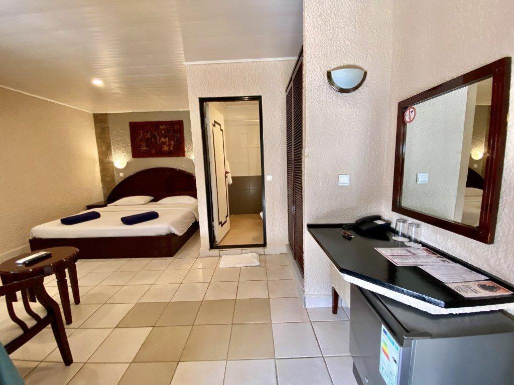 Senegambia Beach Hotel Кололи Экстерьер фото